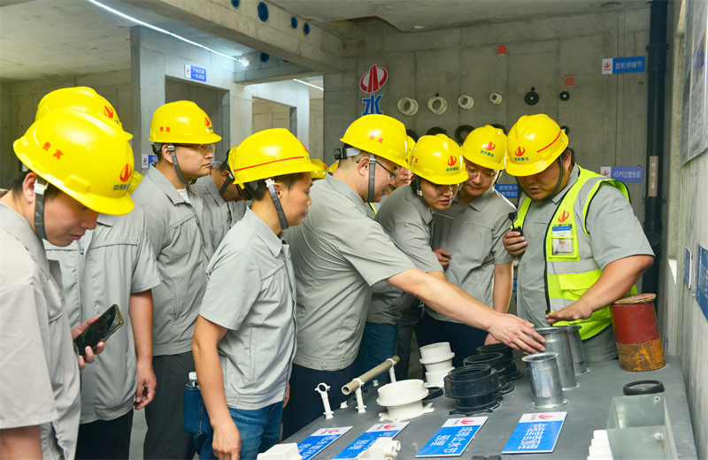 为进一步推进优质客户高效履约，提升交付品质、达成客户满意，2025年6月25日，人生就是搏建设集团在上海组织召开2025年越秀地产、华润置业客户履约推进会。